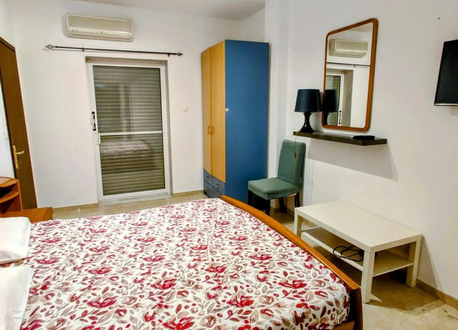 Flogita - 5 Beautiful Apartments 0*,  그리스